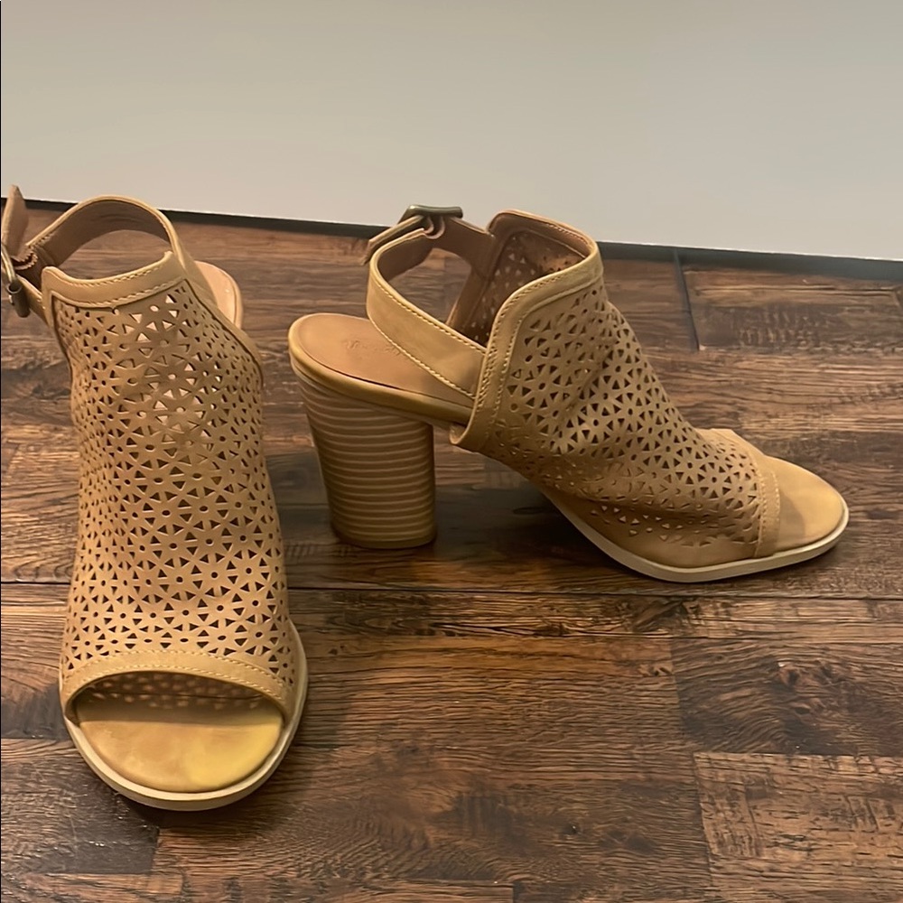 Elegant Tan Women's Heeled Sandals